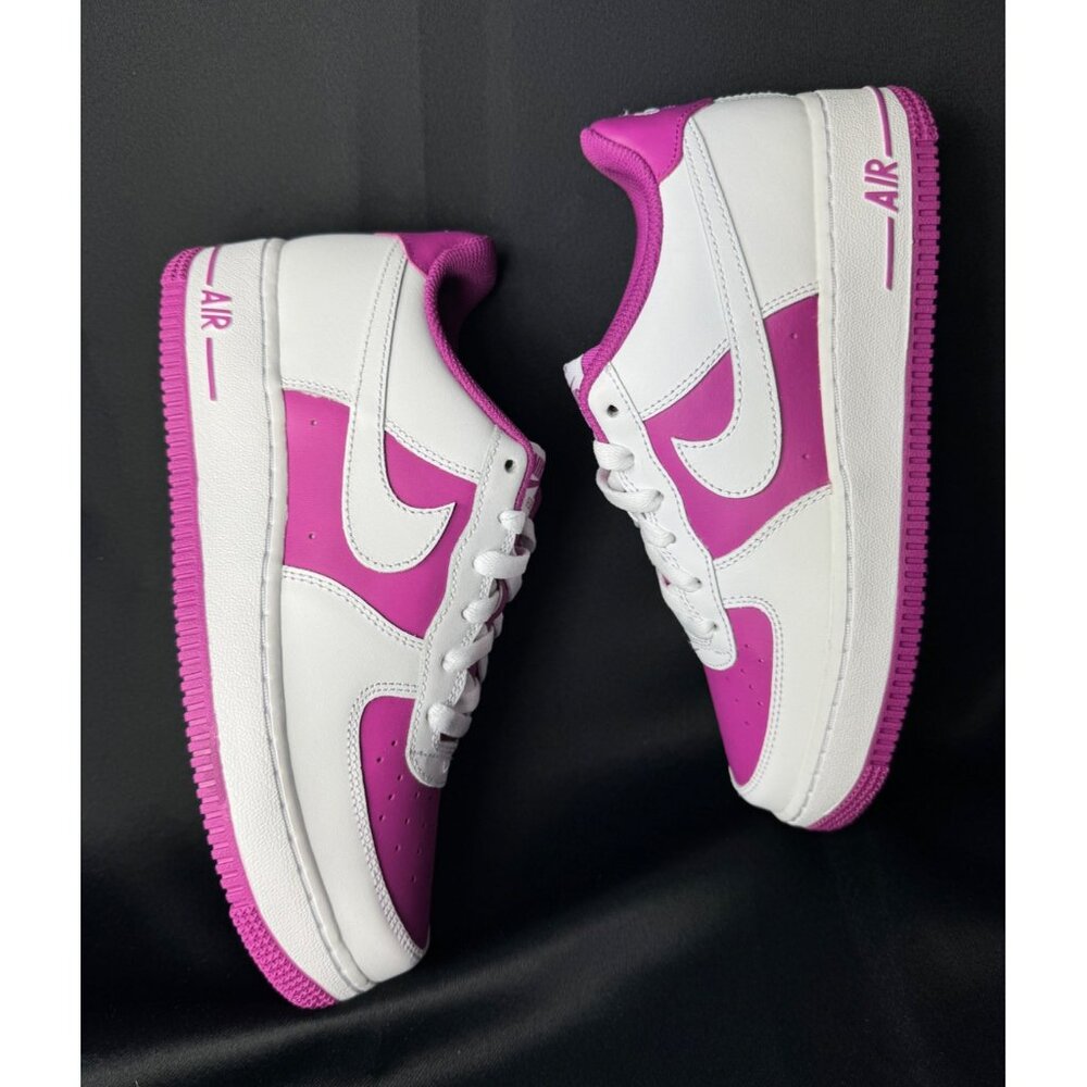 H100- SIZE 6.5Y/ WOMENS NIKE AIR FORCE 1 BG WHITE/HOT FUCHSIA HV0938 100